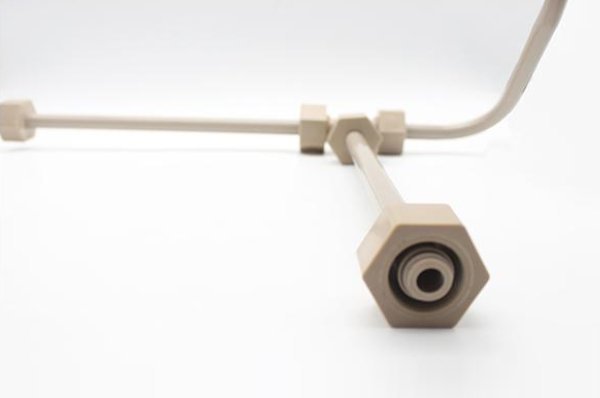 Tuberías y accesorios de PEEK para aeronaves