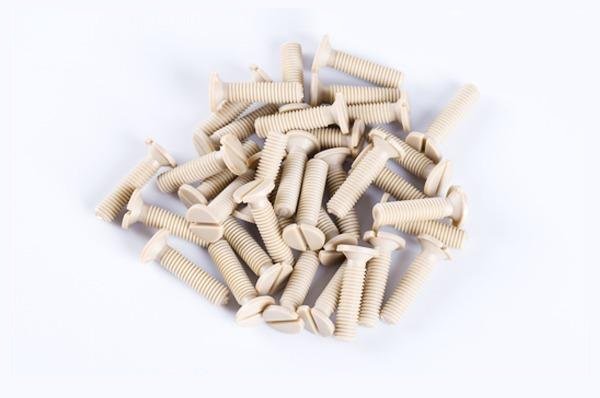 Tornillo ranurado de cabeza redonda M2 PEEK