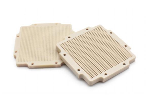 Sustrato para Pruebas de Circuitos Integrados en PEEK